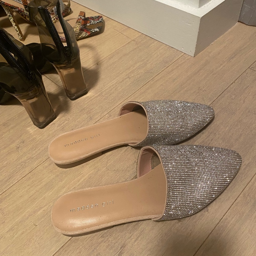 Flats - Picture 2 of 3